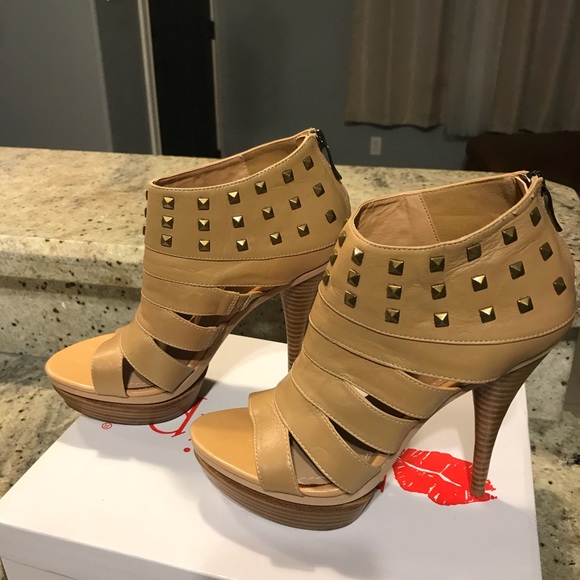 NWOT Leather Bootie - Picture 5 of 6